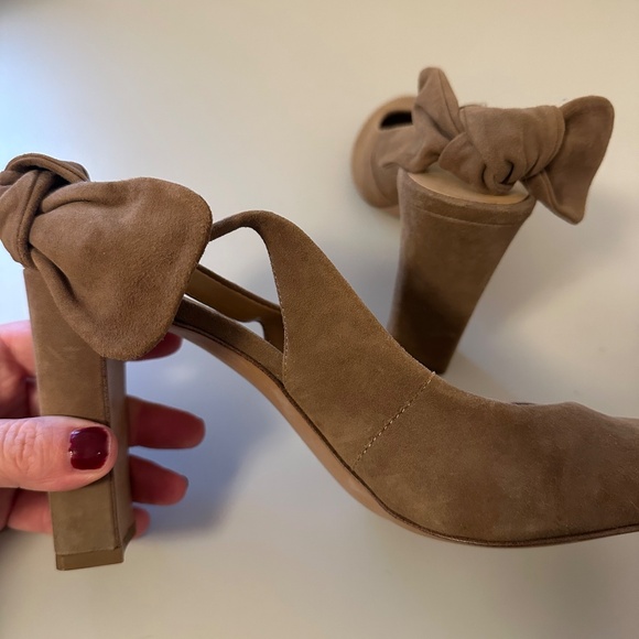 Banana Republic Beige Suede Heeled Bow Sling Back Heels | Size 9 - Picture 5 of 7